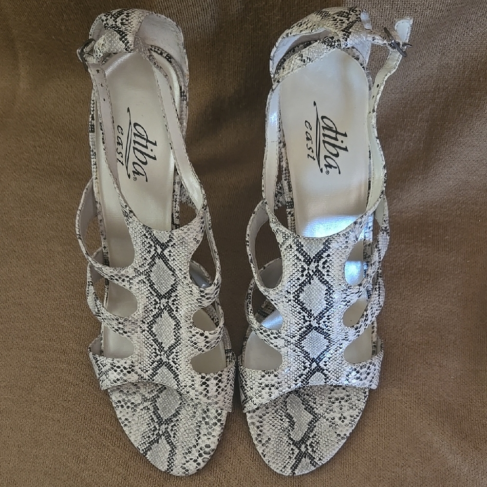 Women's Snakeskin Pattern Sandals - Black and White